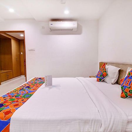 Fabhotel Syberitic Suites Gachibowli - Fully Vaccinated Staff Kondapur  Exteriör bild