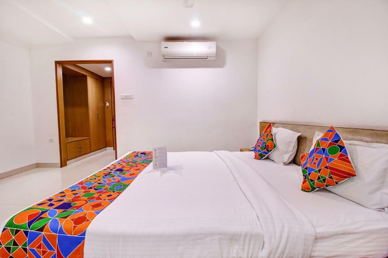 Fabhotel Syberitic Suites Gachibowli - Fully Vaccinated Staff Kondapur  Exteriör bild