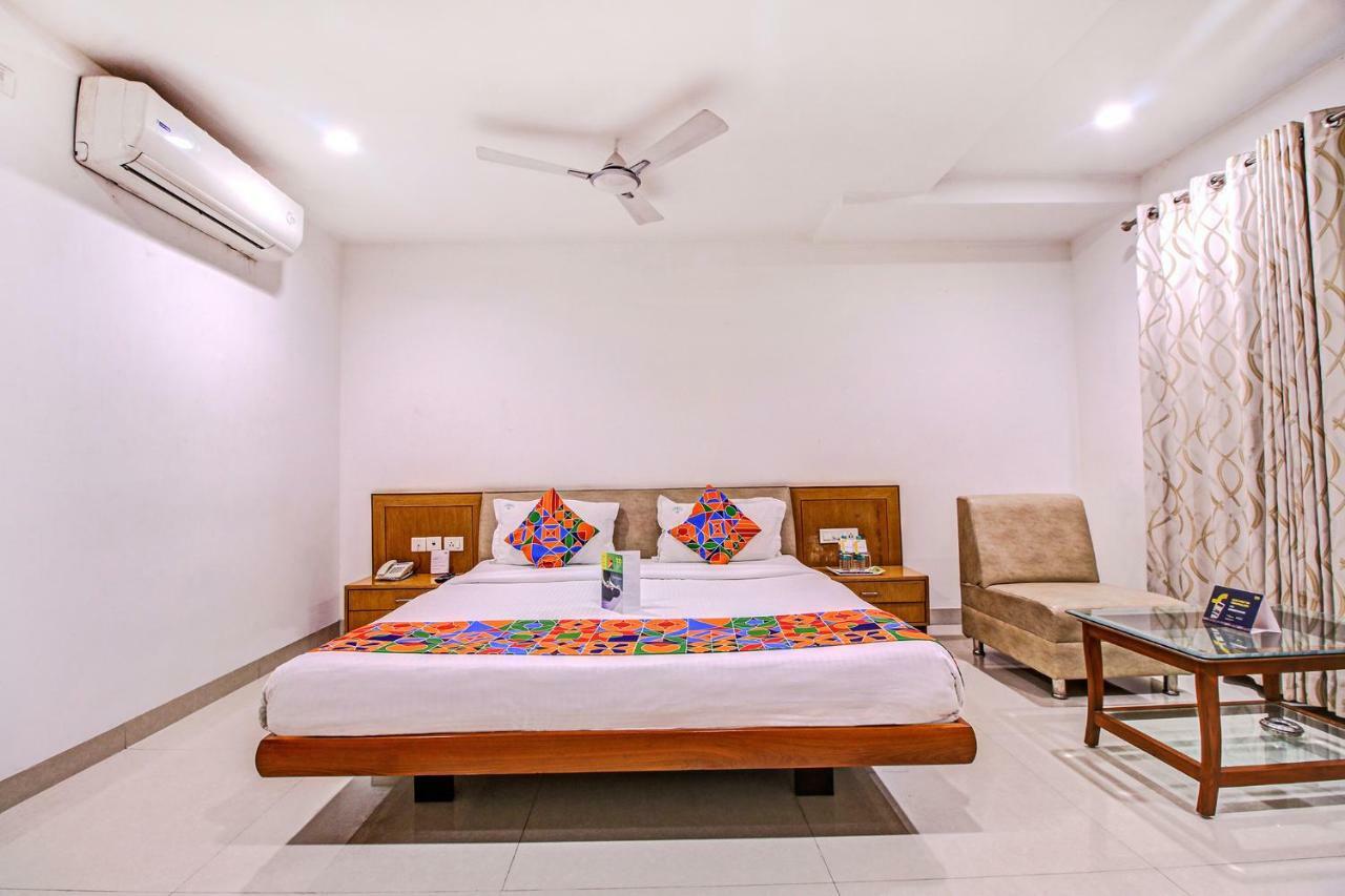 Fabhotel Syberitic Suites Gachibowli - Fully Vaccinated Staff Kondapur  Exteriör bild
