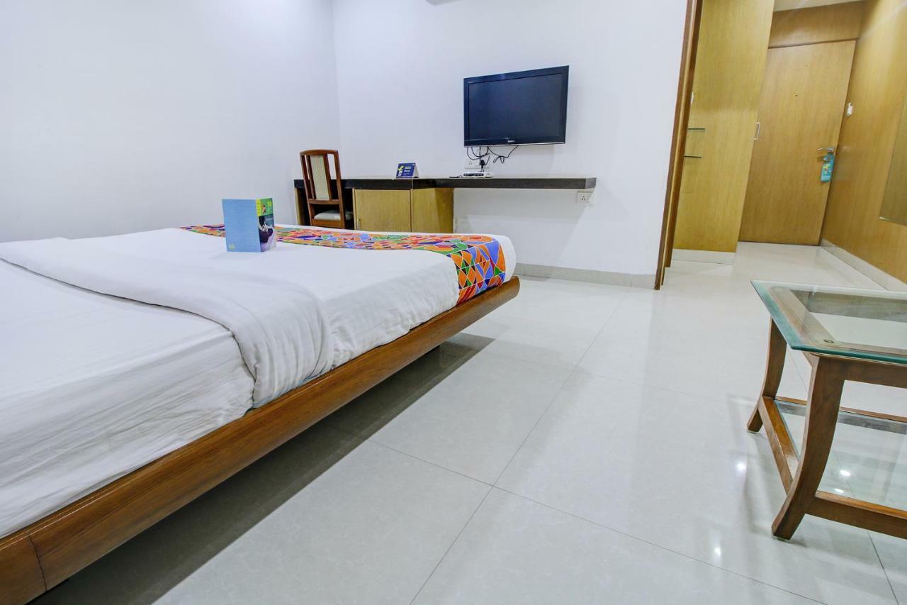 Fabhotel Syberitic Suites Gachibowli - Fully Vaccinated Staff Kondapur  Exteriör bild