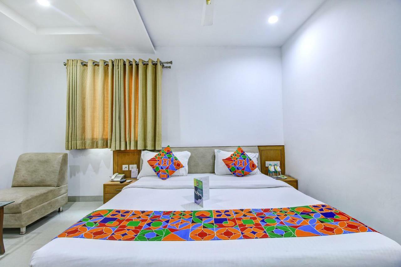 Fabhotel Syberitic Suites Gachibowli - Fully Vaccinated Staff Kondapur  Exteriör bild