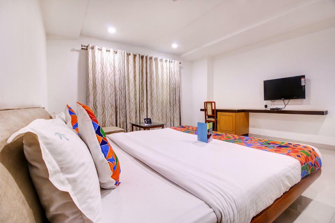 Fabhotel Syberitic Suites Gachibowli - Fully Vaccinated Staff Kondapur  Exteriör bild