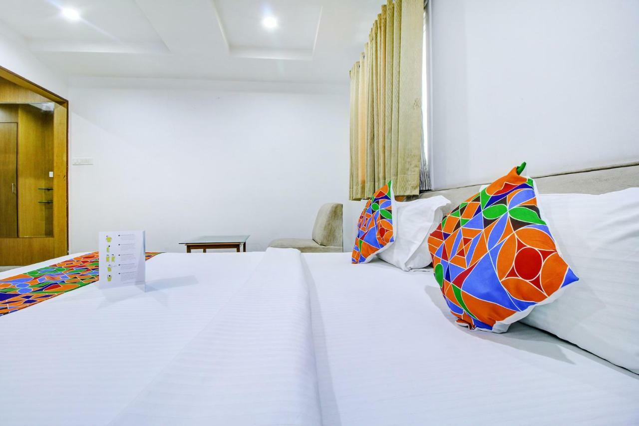 Fabhotel Syberitic Suites Gachibowli - Fully Vaccinated Staff Kondapur  Exteriör bild