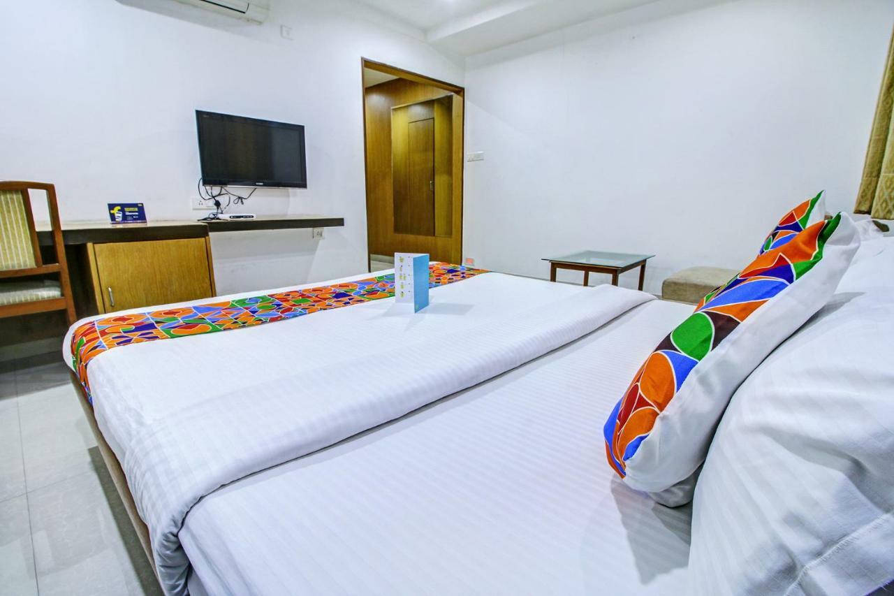 Fabhotel Syberitic Suites Gachibowli - Fully Vaccinated Staff Kondapur  Exteriör bild