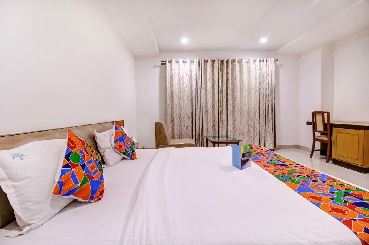 Fabhotel Syberitic Suites Gachibowli - Fully Vaccinated Staff Kondapur  Exteriör bild