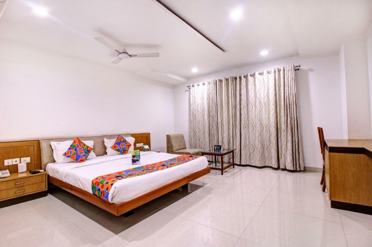 Fabhotel Syberitic Suites Gachibowli - Fully Vaccinated Staff Kondapur  Exteriör bild