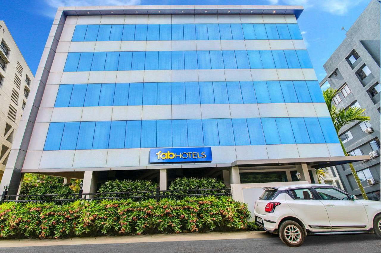 Fabhotel Syberitic Suites Gachibowli - Fully Vaccinated Staff Kondapur  Exteriör bild